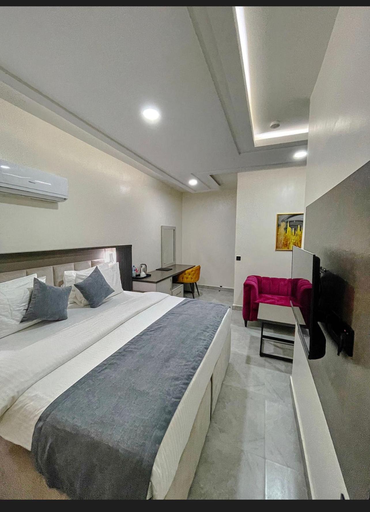 The Mayrock Hotel อาบูจา ภายนอก รูปภาพ